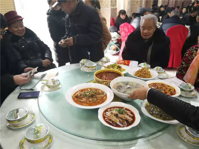 绵阳豪门国际官网沐日旅行社(省青绵阳分社)今天在永新皂角铺西华苑度假村召开迎春联谊会